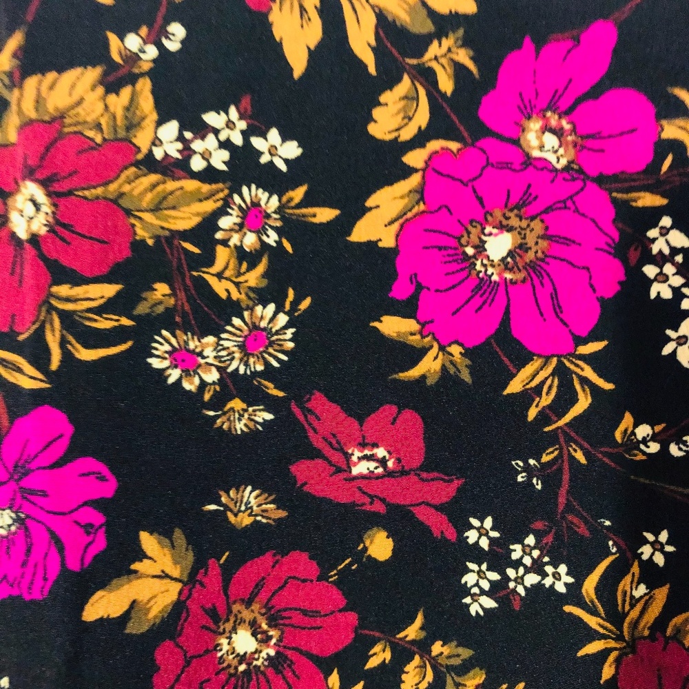 Rabbit Rose Short Sleeve Floral Blouse NWT - Picture 3 of 6